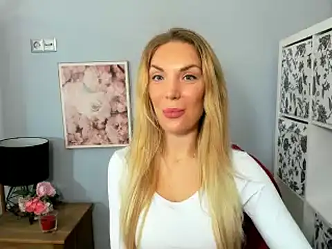 Snapshot of AulloraHoney chatting on December 2024 09:22:01 AM AulloraHoney online show from December 2024 09:22:01 AM