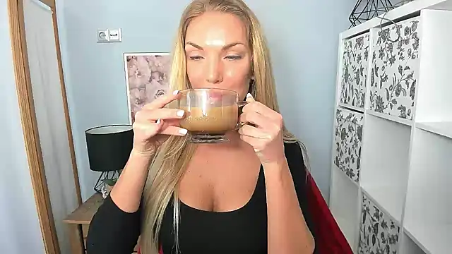 Snapshot of AulloraHoney chatting on January 2025 11:48:01 AM AulloraHoney online show from January 2025 11:48:01 AM