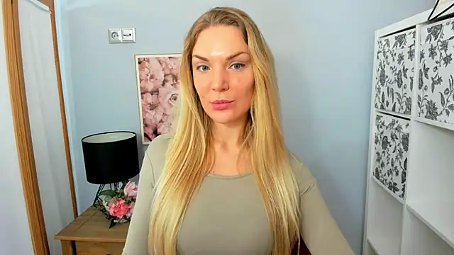 Snapshot of AulloraHoney chatting on February 2025 06:43:01 AM AulloraHoney online show from February 2025 06:43:01 AM