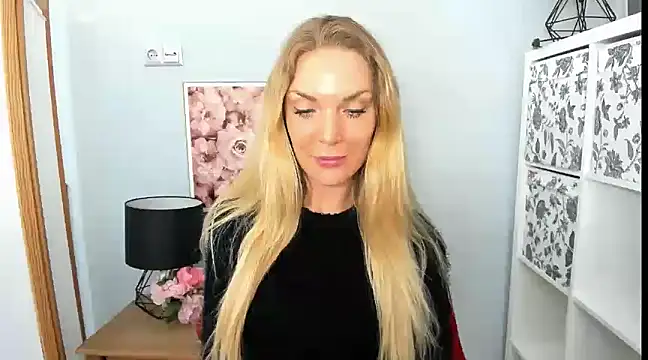 Snapshot of AulloraHoney chatting on February 2025 07:46:01 PM AulloraHoney online show from February 2025 07:46:01 PM