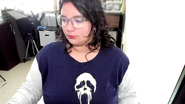 aika-dreams online show from November 2025 12:49:02 PM