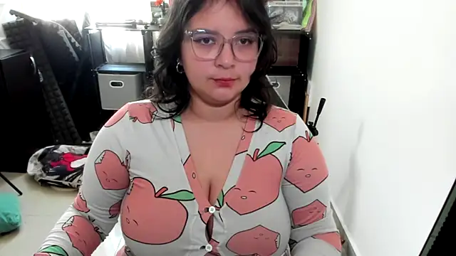 aika-dreams online show from November 2025 01:04:02 PM