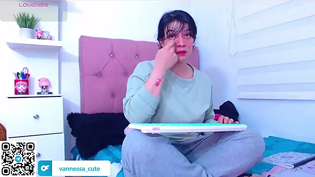 Vannessa  Shy online show from September 2025 10:00:01 PM