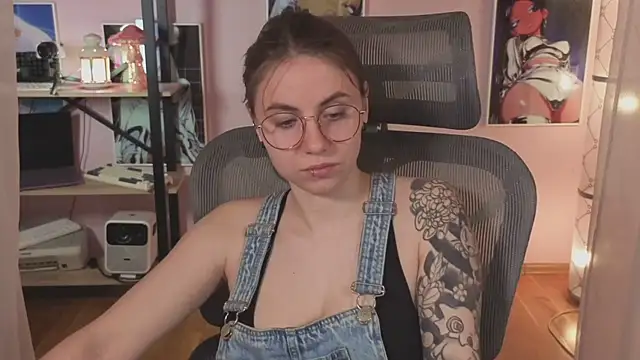 Snapshot of _AnnaStark_ chatting on July 2026 05:01:01 AM AnnaStark online show from July 2026 05:01:01 AM