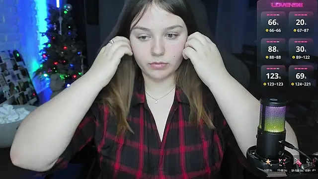 Snapshot of XNirvanaX chatting on January 2025 03:43:01 AM XNirvanaX online show from January 2025 03:43:01 AM