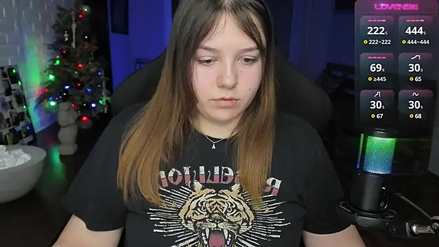 Snapshot of XNirvanaX chatting on January 2025 01:29:01 AM XNirvanaX online show from January 2025 01:29:01 AM