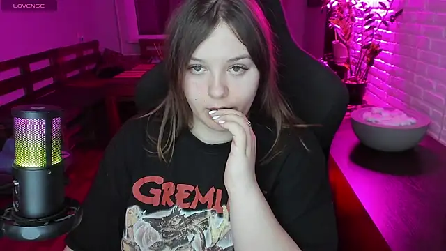 Snapshot of XNirvanaX chatting on December 2025 01:03:02 AM XNirvanaX online show from December 2025 01:03:02 AM