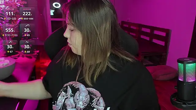 Snapshot of XNirvanaX chatting on December 2025 04:19:01 AM XNirvanaX online show from December 2025 04:19:01 AM