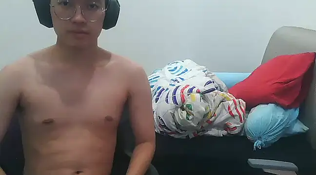 Snapshot of DecisiveFreedom chatting on December 2024 07:40:02 AM DecisiveFreedom online show from December 2024 07:40:02 AM