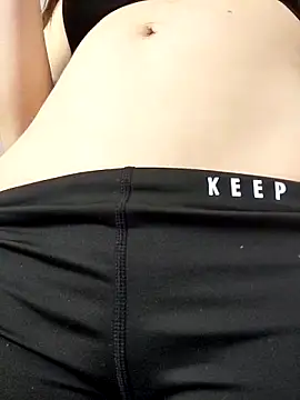 Amira Milker online show from November 2025 03:00:01 PM