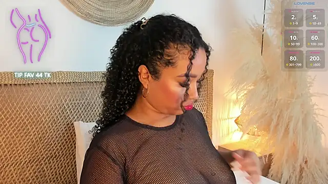 Snapshot of cloe_25 chatting on October 2025 02:37:02 AM cloe 25 online show from October 2025 02:37:02 AM