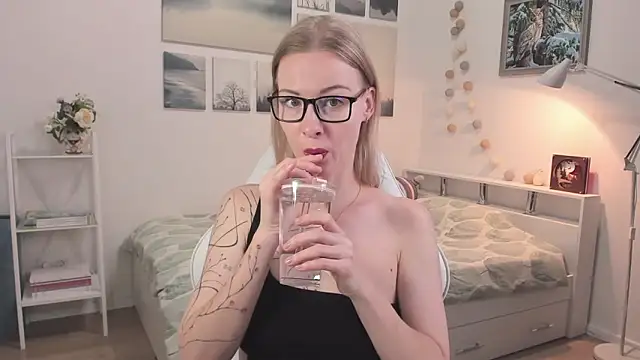 MissRightX online show from November 2025 10:47:01 AM