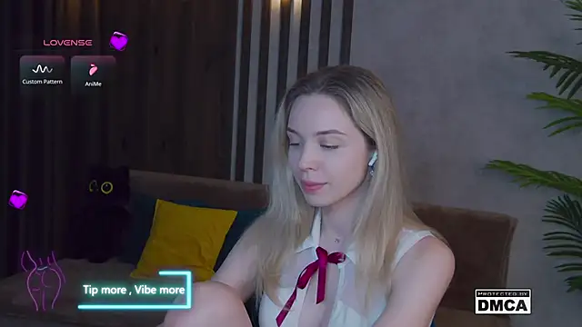 Holl1Would online show from February 2025 11:14:02 PM