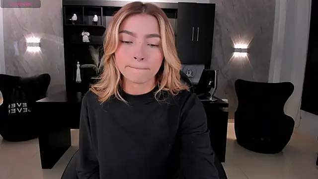 LexieWayne online show from June 2026 11:59:02 AM