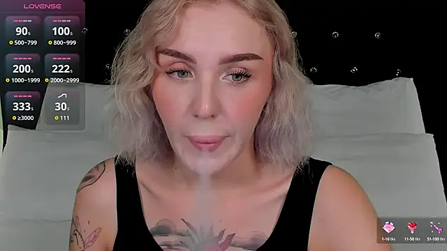 LianaFord online show from October 2025 10:51:02 PM