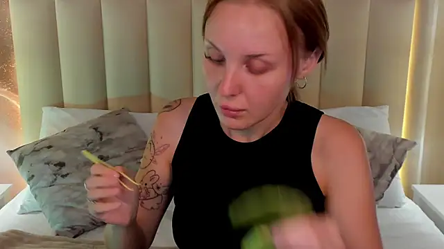 Snapshot of LianaFord chatting on June 2026 07:24:02 AM LianaFord online show from June 2026 07:24:02 AM