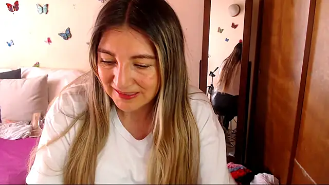 Jolie-Mature online show from March 2026 09:25:01 PM