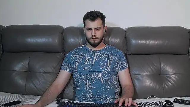 CrazyDom1 online show from May 2026 08:32:01 PM
