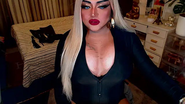 Snapshot of TiffanyWolf chatting on September 2025 12:07:02 PM TiffanyWolf online show from September 2025 12:07:02 PM