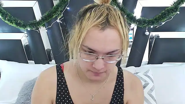 Snapshot of katya_kozlov chatting on December 2024 03:15:02 AM katya kozlov online show from December 2024 03:15:02 AM