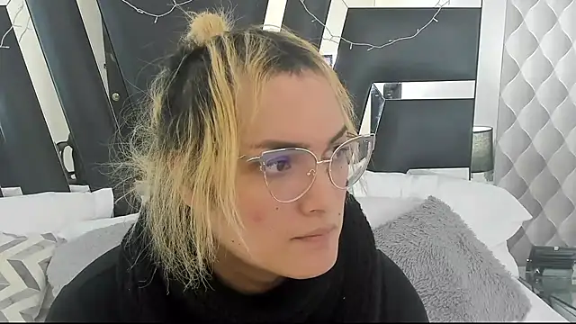 Snapshot of katya_kozlov chatting on February 2025 02:50:01 AM katya kozlov online show from February 2025 02:50:01 AM