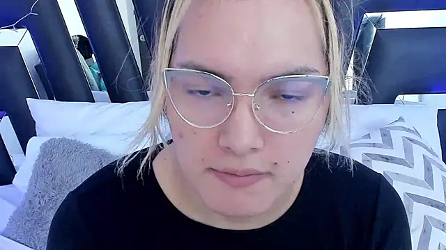 Snapshot of katya_kozlov chatting on February 2025 04:46:02 AM katya kozlov online show from February 2025 04:46:02 AM