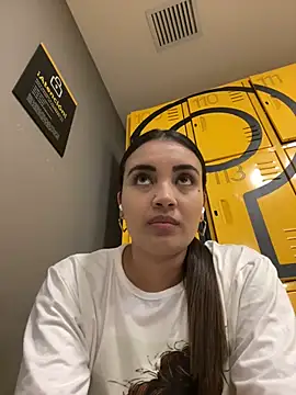 aisha es online show from March 2025 01:58:02 AM