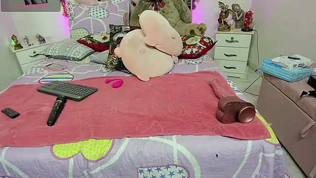 Snapshot of Karly_moon chatting on December 2024 05:36:01 AM Karly moon online show from December 2024 05:36:01 AM