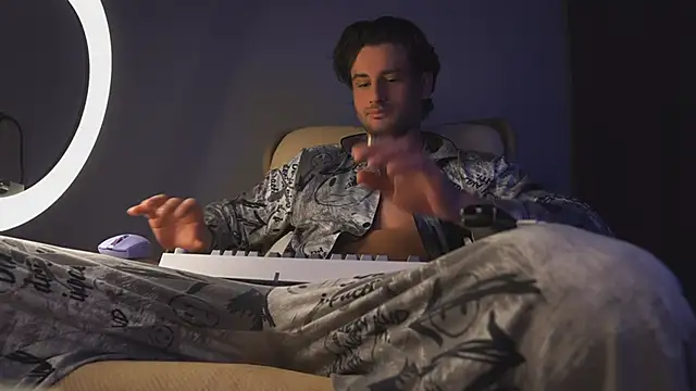 Keen   Luckystrike online show from March 2025 05:28:01 AM