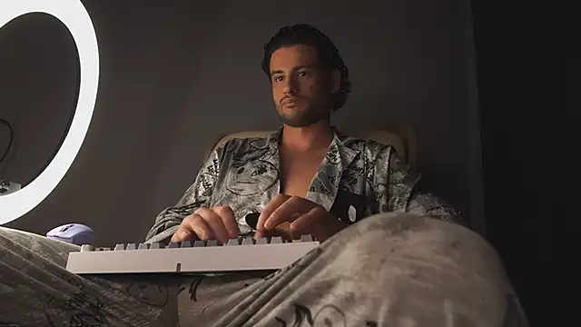 Keen   Luckystrike online show from March 2025 12:26:02 PM