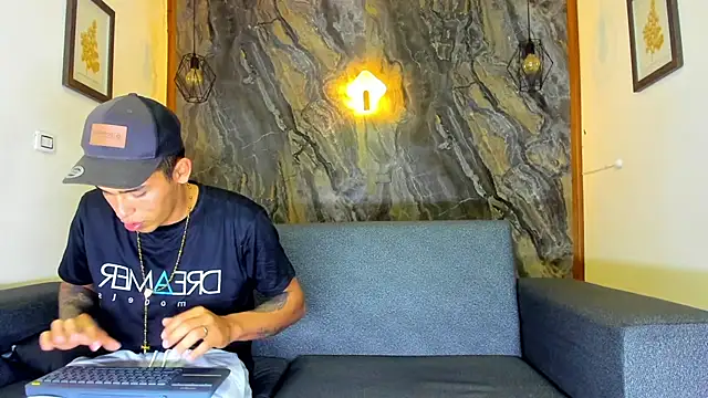 Snapshot of yeckodream chatting on February 2025 03:45:01 AM yeckodream online show from February 2025 03:45:01 AM