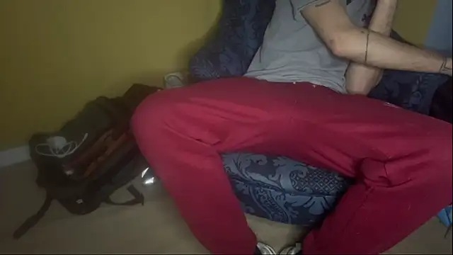 Snapshot of ThatGuyNextDoor1992 chatting on February 2025 01:44:02 AM ThatGuyNextDoor1992 online show from February 2025 01:44:02 AM