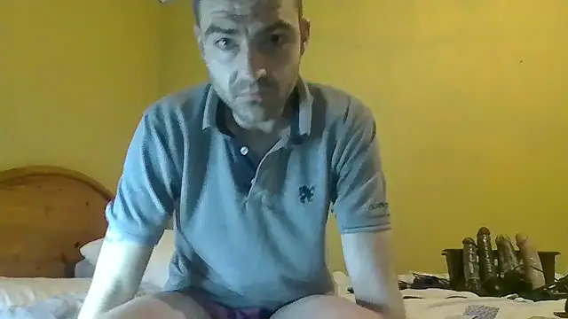 Snapshot of ThatGuyNextDoor1992 chatting on March 2025 06:37:01 AM ThatGuyNextDoor1992 online show from March 2025 06:37:01 AM