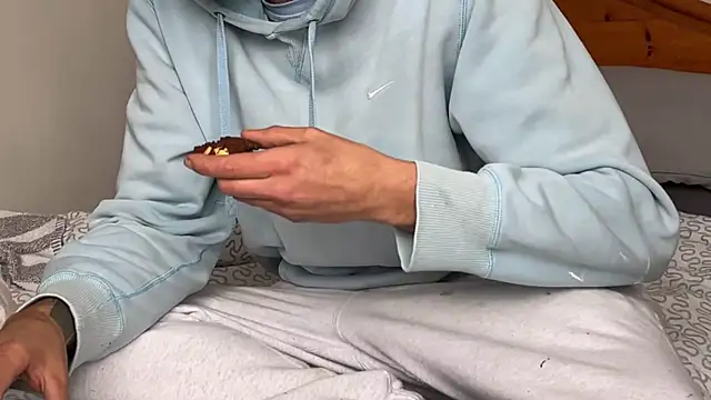 Snapshot of ThatGuyNextDoor1992 chatting on October 2025 10:35:02 AM ThatGuyNextDoor1992 online show from October 2025 10:35:02 AM