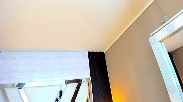 Linda4Petite online show from November 2025 06:00:02 PM