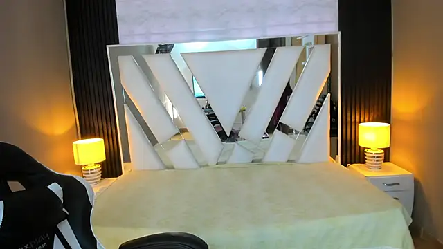 Linda4Petite online show from December 2025 07:53:02 PM