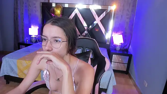 Linda4Petite online show from July 2026 02:30:02 PM