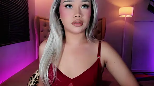 BoaHancockx online show from December 2025 05:43:02 PM