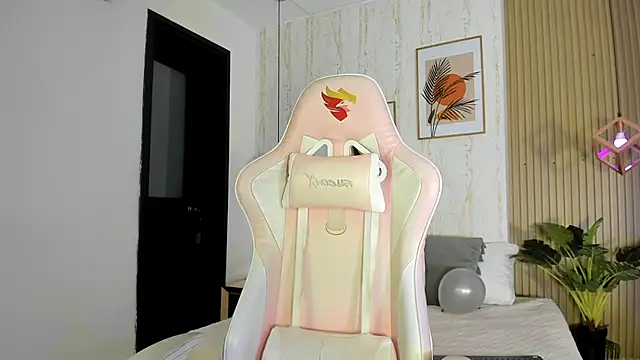 CameronCollins  online show from October 2025 07:47:02 PM