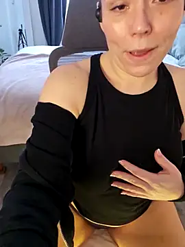 Ellie-L-Elizabeth online show from March 2025 06:48:01 PM