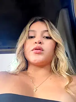 lunablossom  online show from September 2025 08:43:02 PM