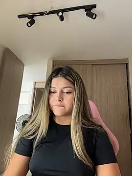 lunablossom  online show from April 2026 04:55:01 PM