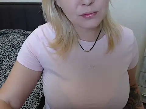 Snapshot of leeilawow chatting on September 2025 06:24:01 AM leeilawow online show from September 2025 06:24:01 AM