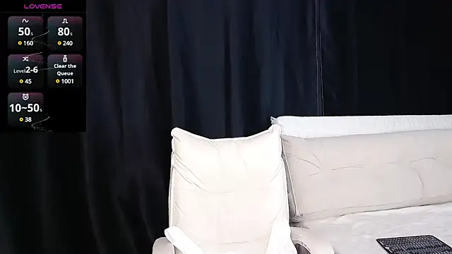 Snapshot of qianqian_ chatting on February 2025 11:27:02 AM qianqian  online show from February 2025 11:27:02 AM