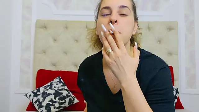 KarinaNoir online show from February 2025 05:15:01 AM