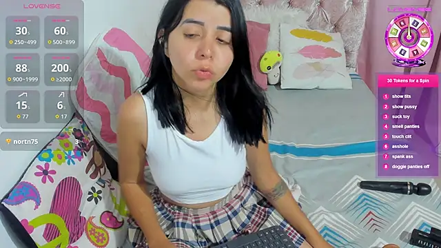 Snapshot of amy_petite chatting on October 2025 01:39:02 AM amy petite online show from October 2025 01:39:02 AM