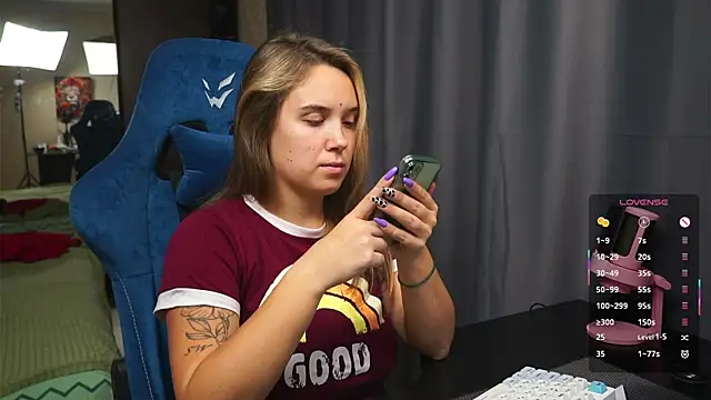 Sandra SW  online show from November 2025 07:03:01 PM