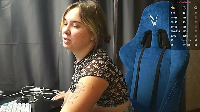 Sandra SW  online show from April 2026 06:19:01 AM