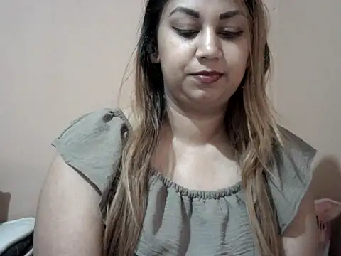 bellachow10 online show from December 2025 11:38:02 AM