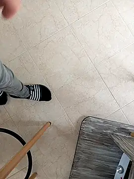 Snapshot of mickzizi chatting on March 2025 08:15:01 AM mickzizi online show from March 2025 08:15:01 AM